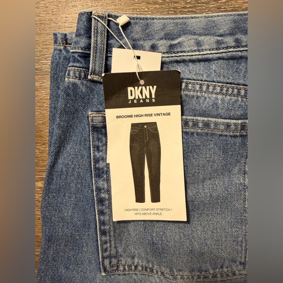 DKNY Brooke Straight-Leg Jeans – Medium Wash (NWT) -Sz 32/14 - Picture 4 of 4